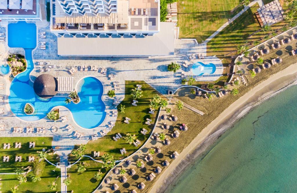 Larnaca
  Golden Bay Beach Hotel  