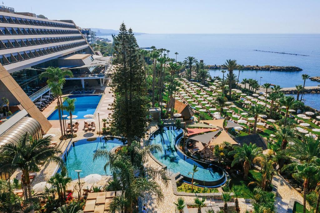 Limassol
 Amathus Beach Hotel  