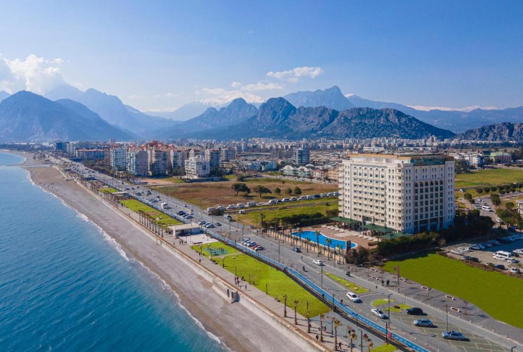 Antalya
 Crowne Plaza Antalya 