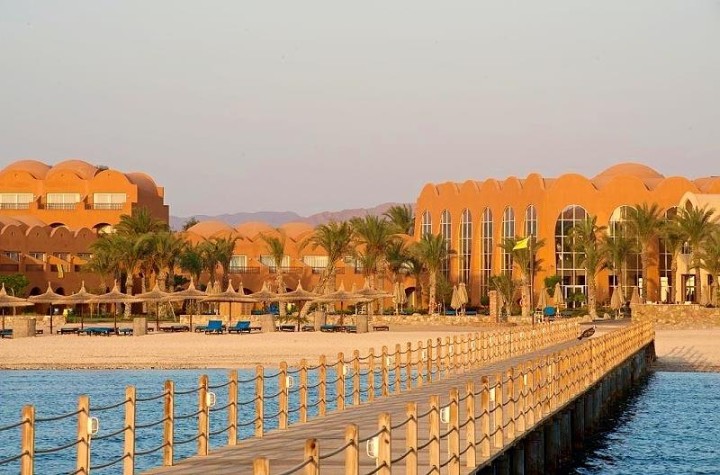 (عرض الصيف)
  نوفوتيل مرسى علم   