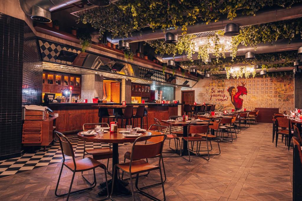      Dubai   
TRYP by Wyndham Dubai  