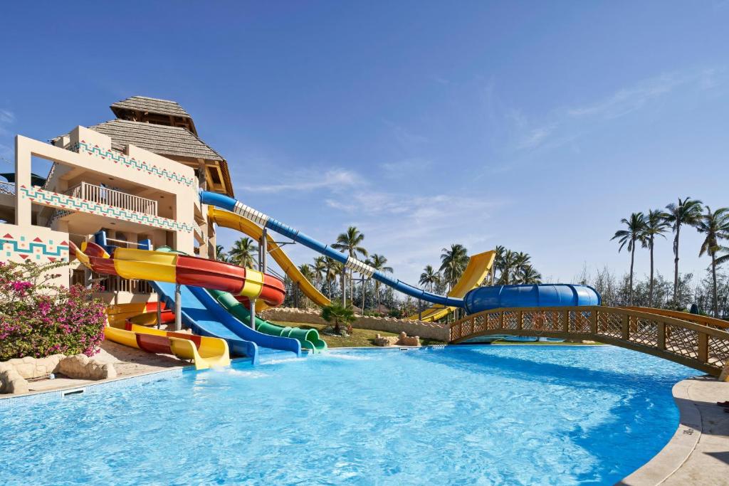 Salalah
 Fanar Hotel and Residences   