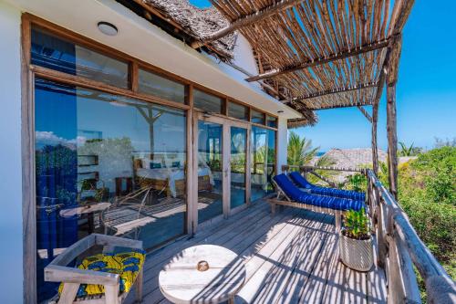  Tanzania- Kasha Boutique Hotel /Sipano Beach Lodge   