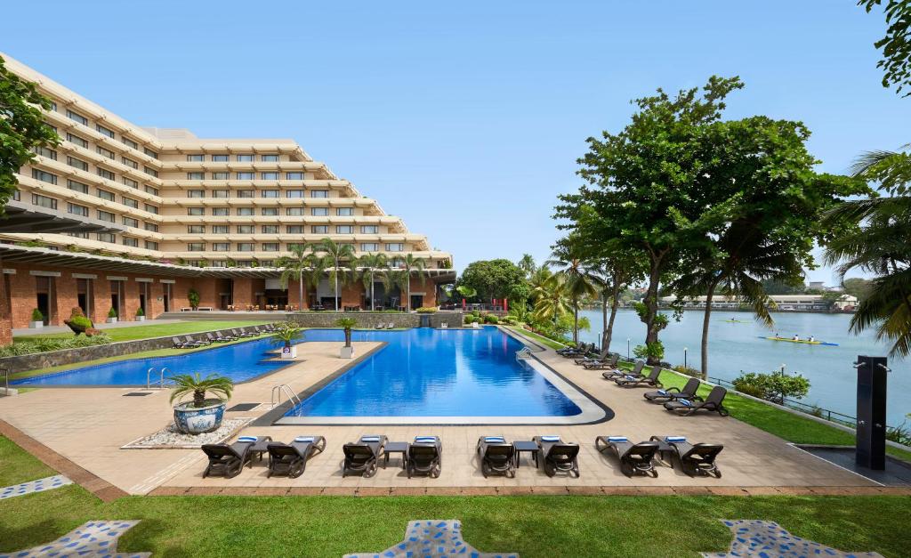     Colombo
Cinnamon Lakeside 