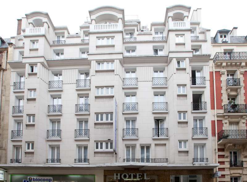 Paris 
 Ambassadeur Hotel 