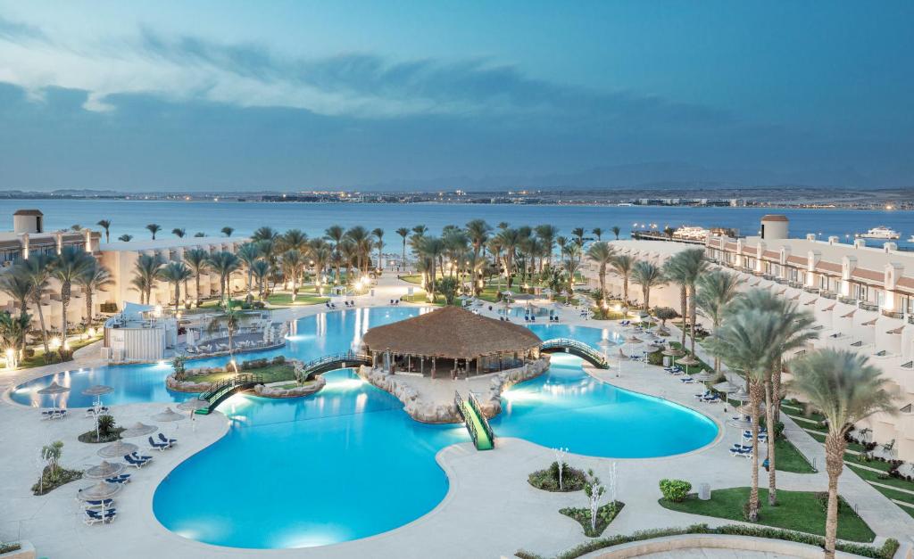   Pyramisa Beach Resort Sahl Hasheesh  